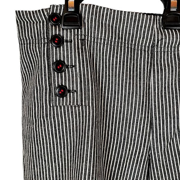 Larry Levine Black White Stripe Capris 4